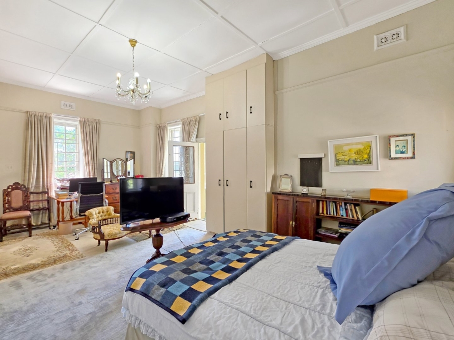 5 Bedroom Property for Sale in Fresnaye Western Cape